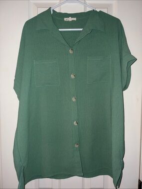 Green Button-Front Short Sleeve Blouse